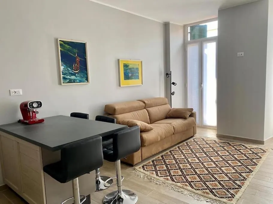 Appartamento Centralissimo In Piazza Bresca 산레모